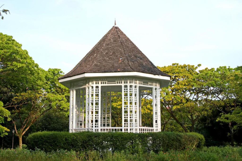 mckinney-fence-experts-gazebos-custom-arbors-2_orig (1)